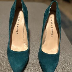Velvet pumps